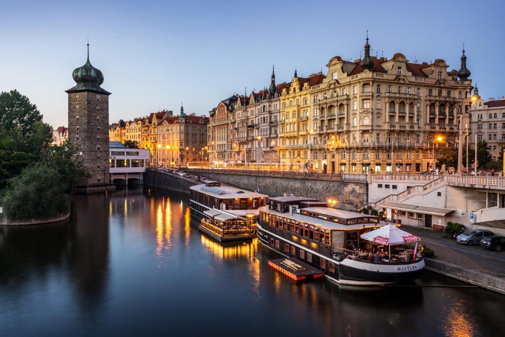Dining boats on the river